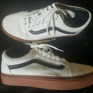 Old School Gum Black and White Vans